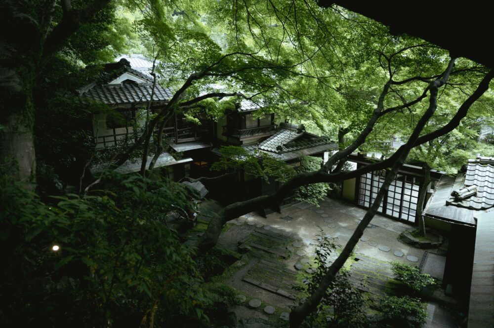 宿泊｜明治の森 箕面 音羽山荘